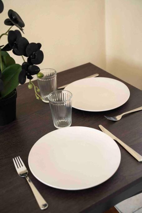 Prime Location! 1 Bedroom In Tlv Beating Heart Apartment *