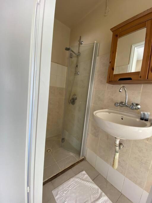 Prime Location! 1 Bedroom In Tlv Beating Heart Apartment